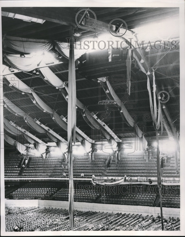 1952 Press Photo Workers prepare Convention Hall for Democratic Convention - Historic Images