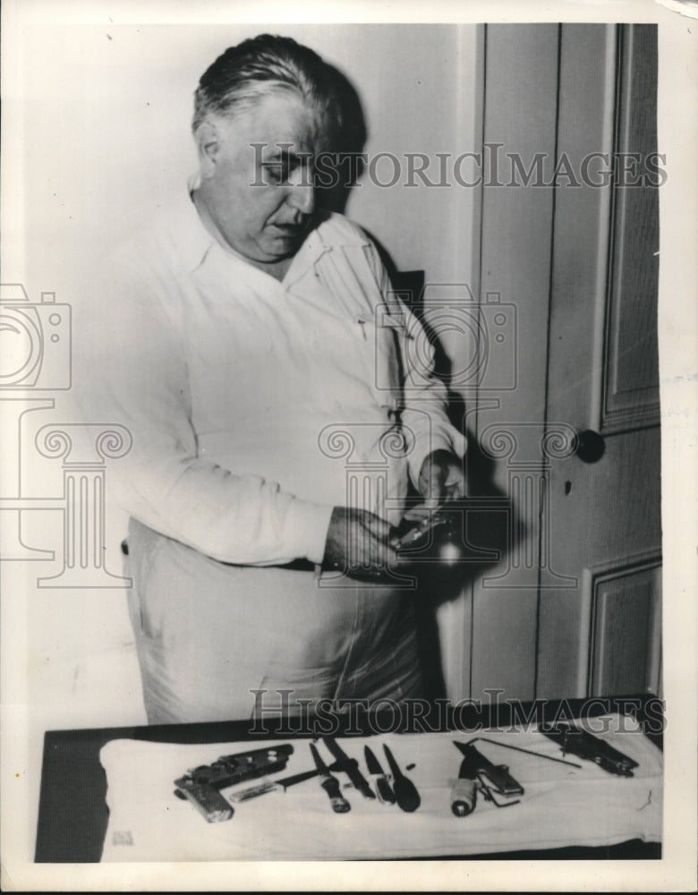 1954 Kansas State Prison warden Charles Edmondson with inmate cache-Historic Images