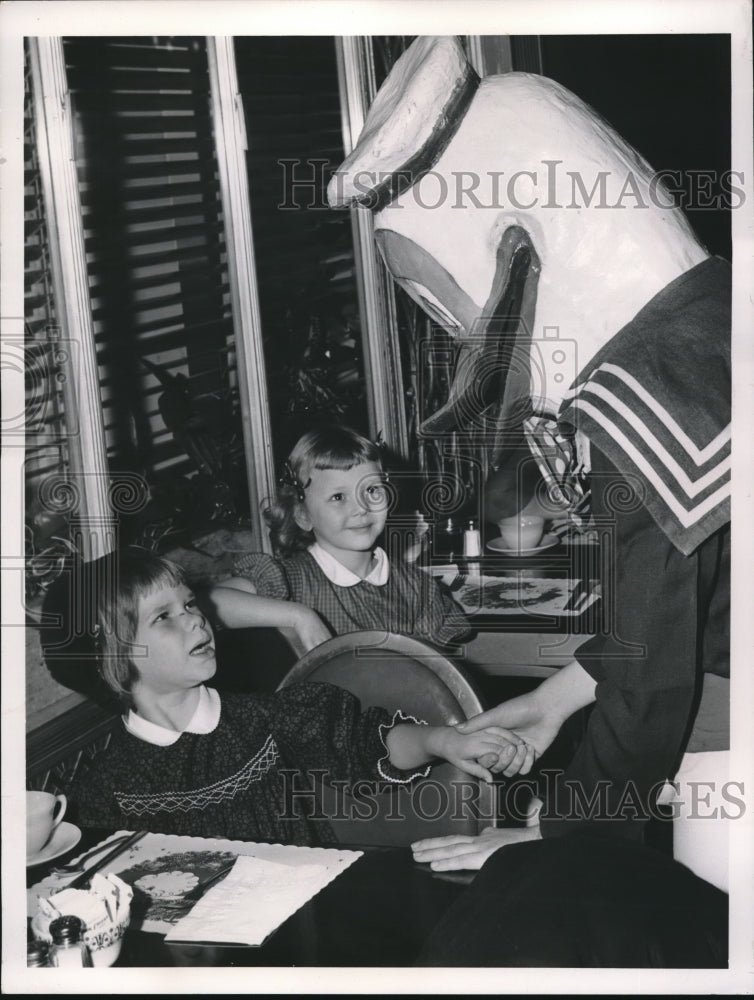 1964 Press Photo Dione Townsend, Wendy Sortier &amp; Sheila Ripley, at owe upon-Historic Images