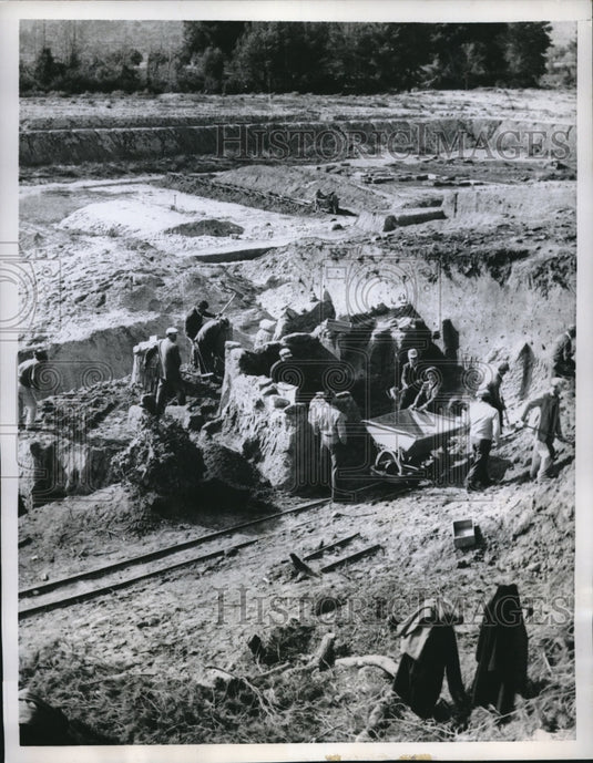 1960 Workmen seek historic treasures in the ancient city of Olympia-Historic Images