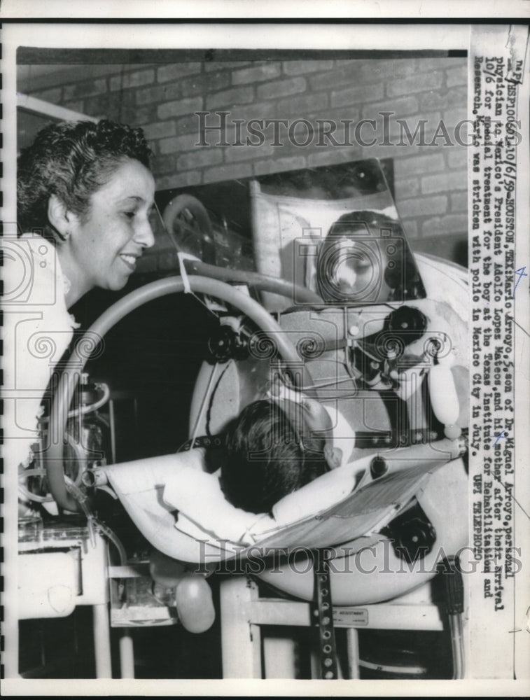 1959 Press Photo Houston, Tx Dr Miguel Arroyo son Mario in iron lung with polio-Historic Images