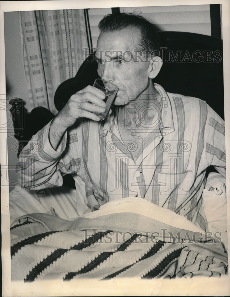 1948 Chicago, John A. Bender ending his religious fast - Historic Images