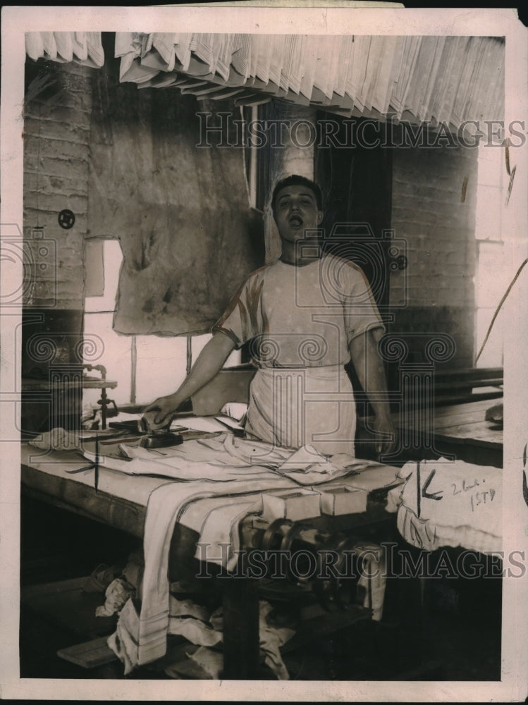 1922 Giuseppe Argentino at Brooklyn, NY laundry facility - Historic Images