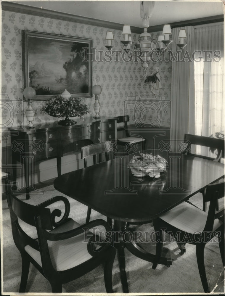 1937 A dining rom table &amp; chair set in a home  - Historic Images