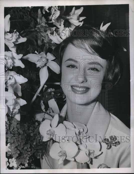 1958 Press Photo Francine Berger & an orchid at Paris France show - neb65499 - Historic Images
