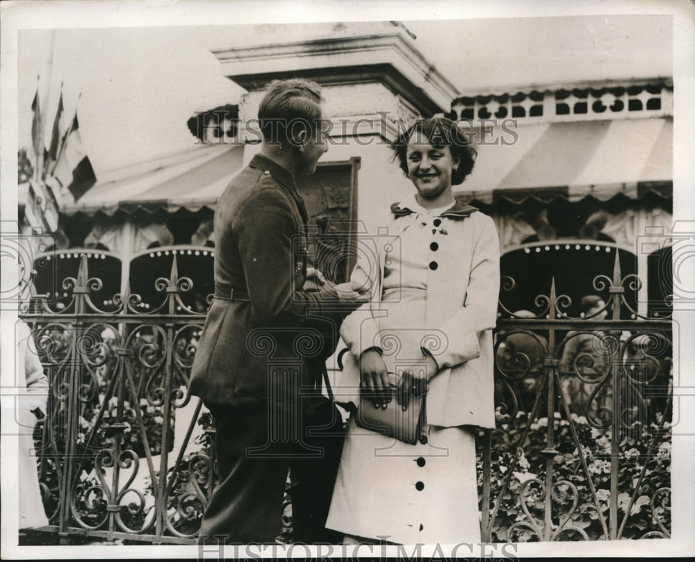 1938 Meaux, France girls &amp; their beauxs ass they propose - Historic Images