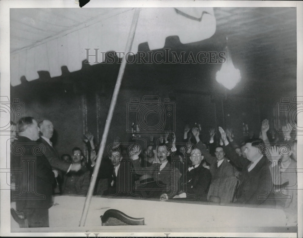 1934 Press Photo Delegates Union Automobile Workers Voted to Delay Auto Strik-Historic Images