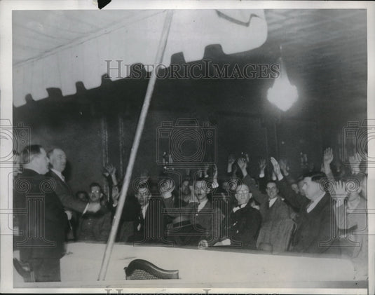 1934 Press Photo Delegates Union Automobile Workers Voted to Delay Auto Strik-Historic Images