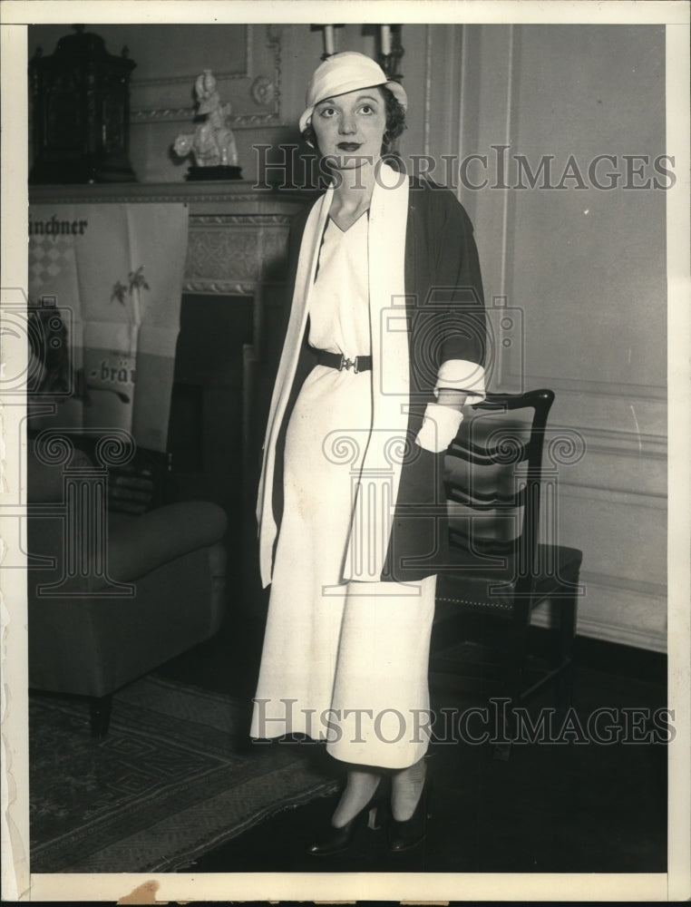 1933 NYC, Mona Ryan, debutante at Benefit fashion show-Historic Images