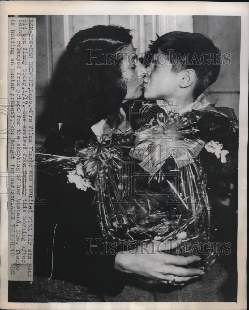 1949 Mrs. Wilma Ybarbo reunited with her son, Jimmy, 6  - Historic Images