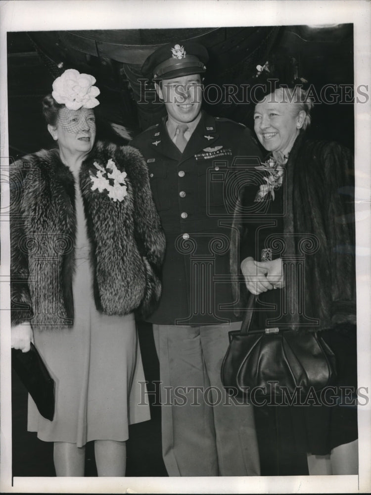 1945 Mrs. Dorothy Meyer, her son, Lt. Col. John Meyer  - Historic Images