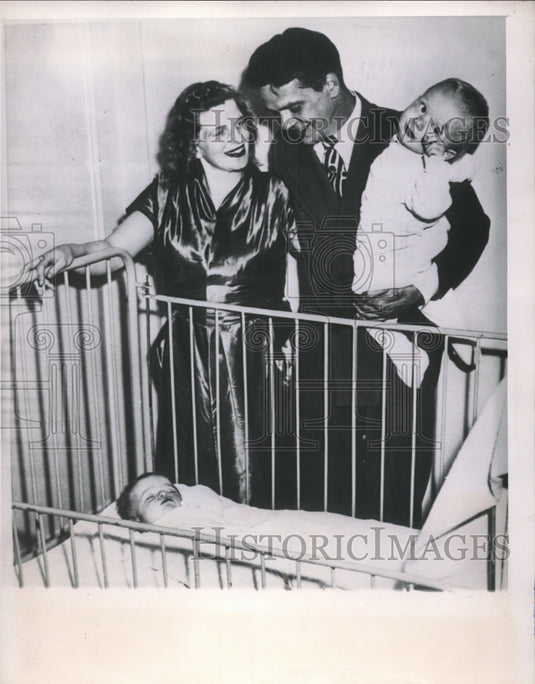 1951 Press Photo Ronald Yinger, Missing Parolee Has Reunion with Wife and Twins - Historic Images