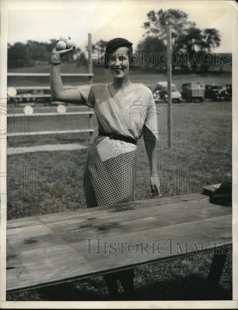 1932 Eleanor Barry, selling baseball for the plate breaking game-Historic Images