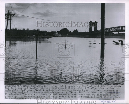 1959 Scene from the Ohio River as it reaches the critical spilling-Historic Images