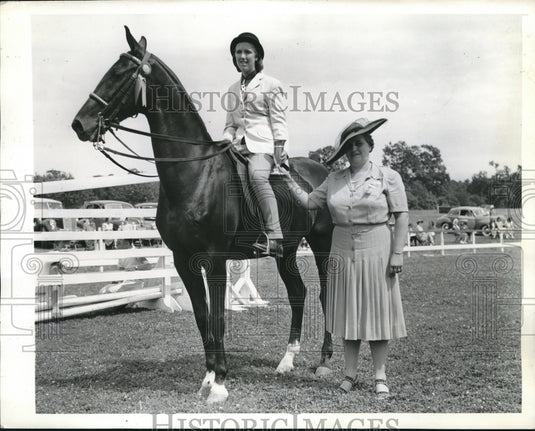 1941 Mrs. J. Meredith Miller, Edith C. Allers Kentucky's Choice - Historic Images