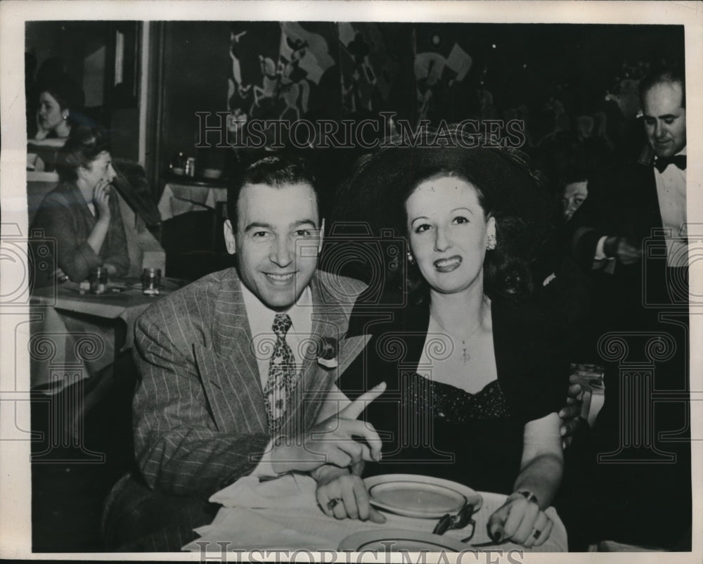 1946 Press Photo Mr &amp; Mrs Al Rocco before her murder by Pearl Lusk - Historic Images