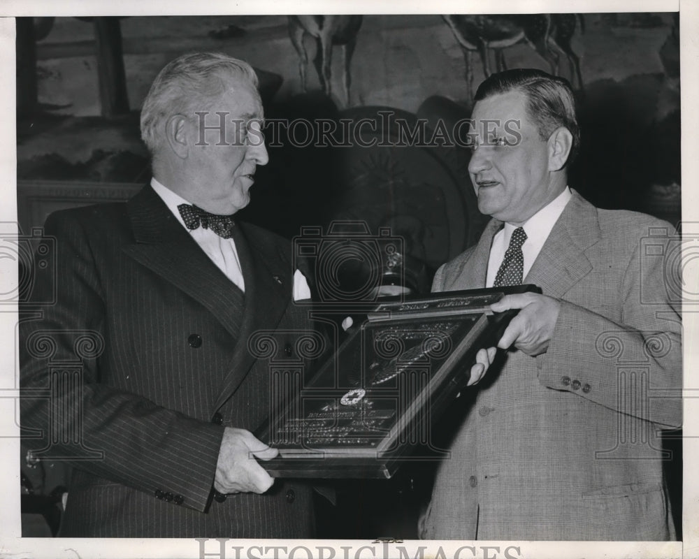 1947 Press Photo D.C. Natl Safety Council, AAA Award JR Young, Rep C Davis - Historic Images