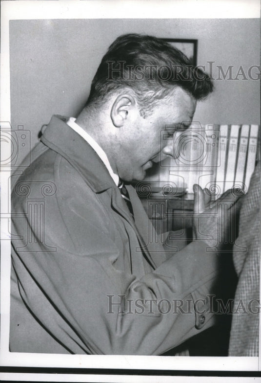 1958 Robert Backover Turns himself over to police  - Historic Images