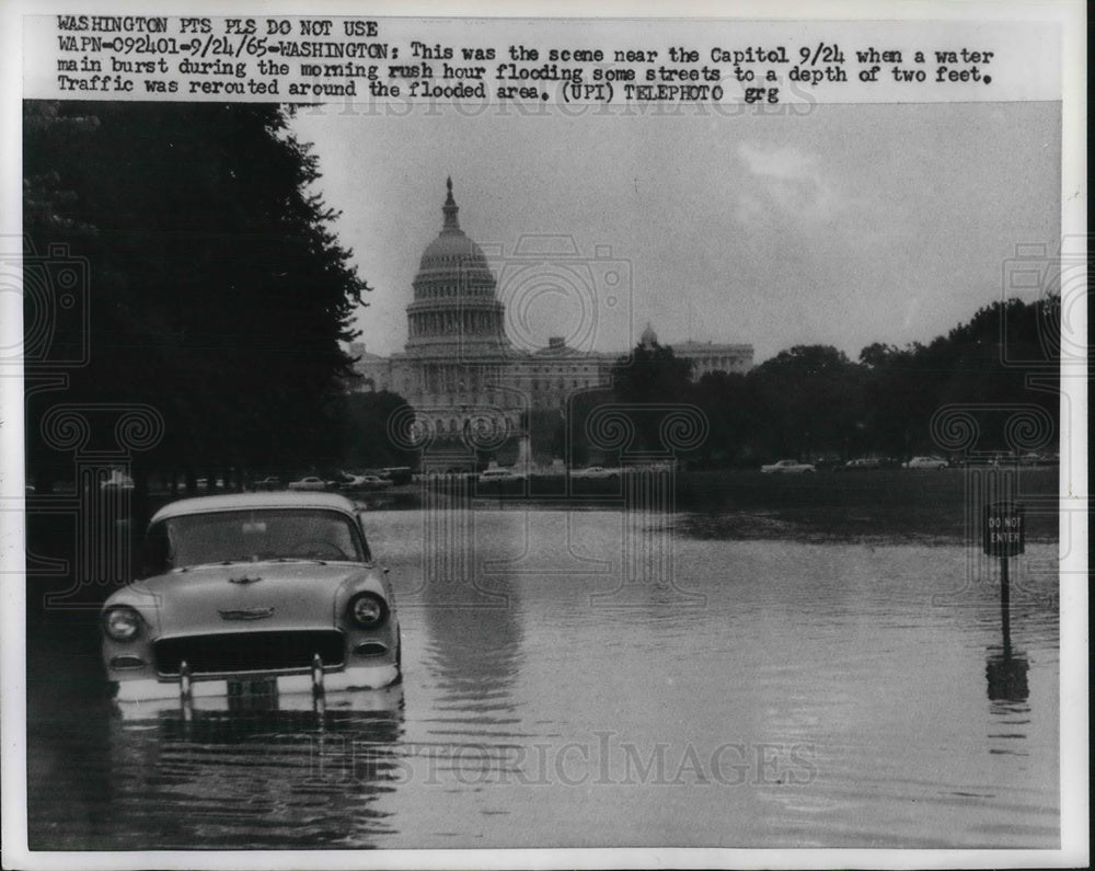 1965 Press Photo Floods in Washington DC from a water main breaking - neb66251 - Historic Images