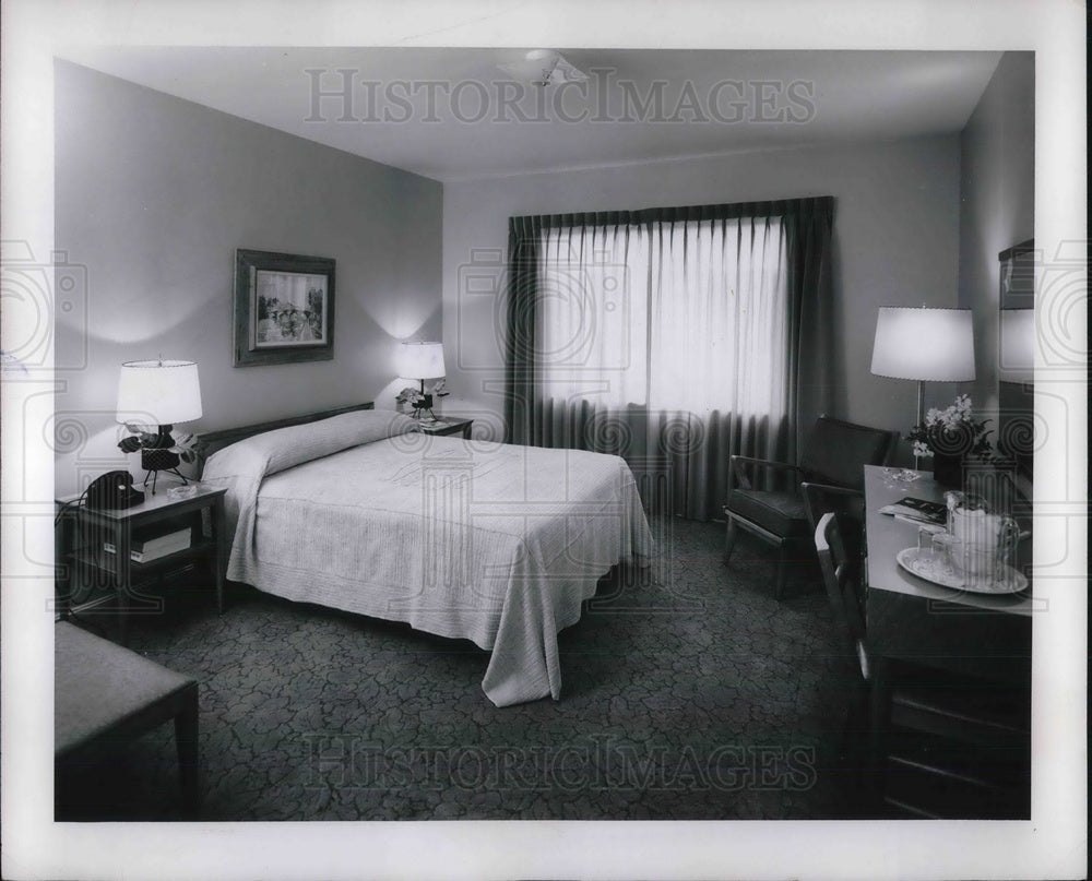 1953 Press Photo Interior view of room at Shaker House Hotel in Cleveland Ohio-Historic Images