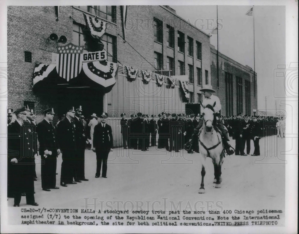 1952 Press Photo Stockyard cowboy trots past Chicago policemen - neb66465 - Historic Images
