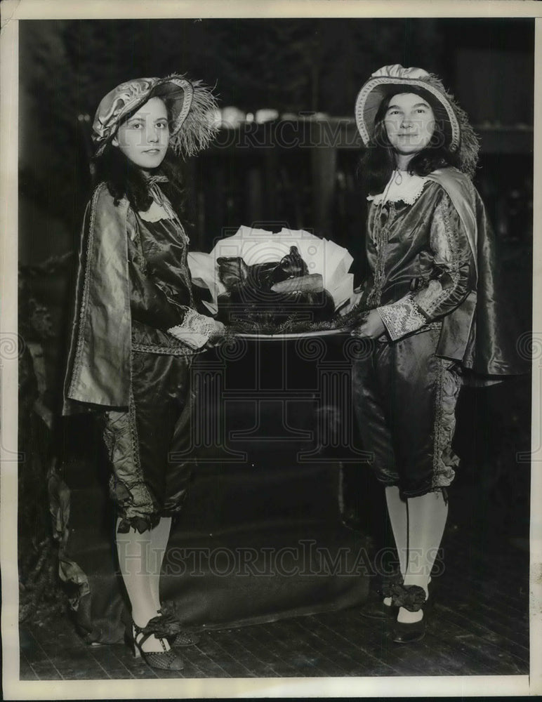 1932 Press Photo Catharine Tidd and Evelyn Parker in St George and the Dragon - Historic Images