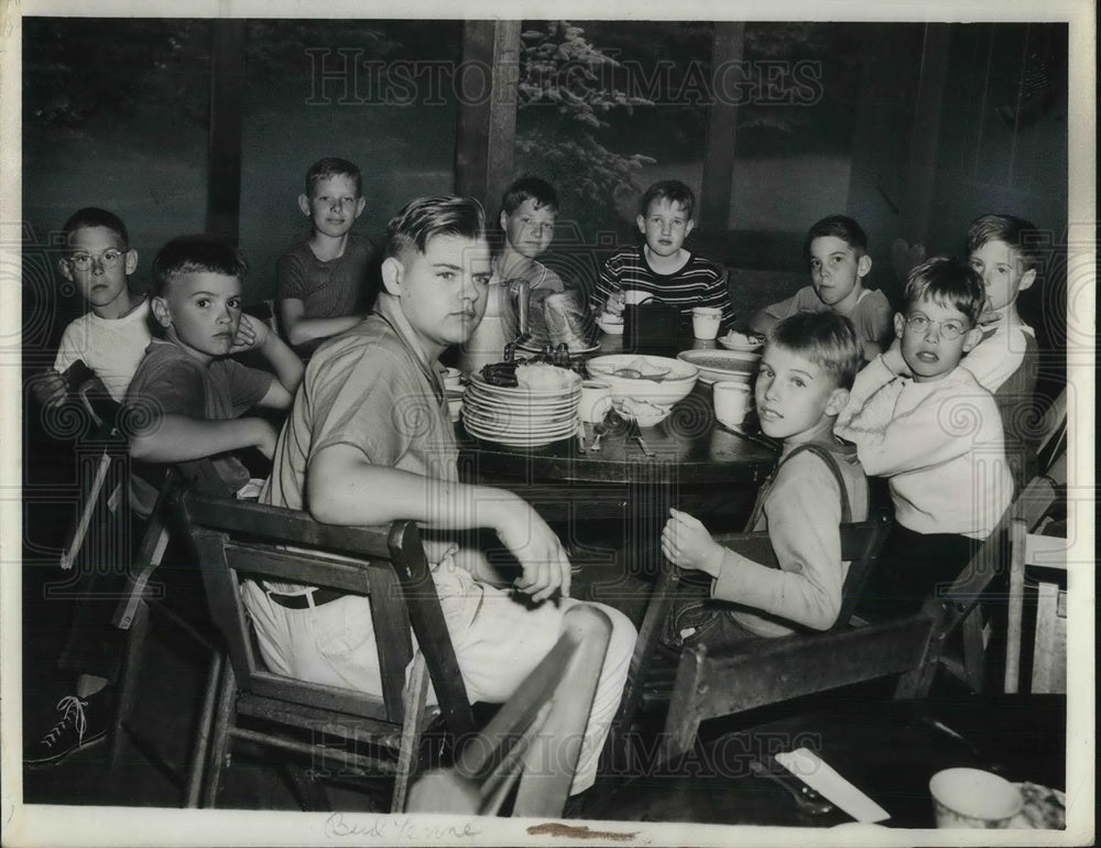 1941 Press Photo Group of children eating dinner at camp - neb66850-Historic Images