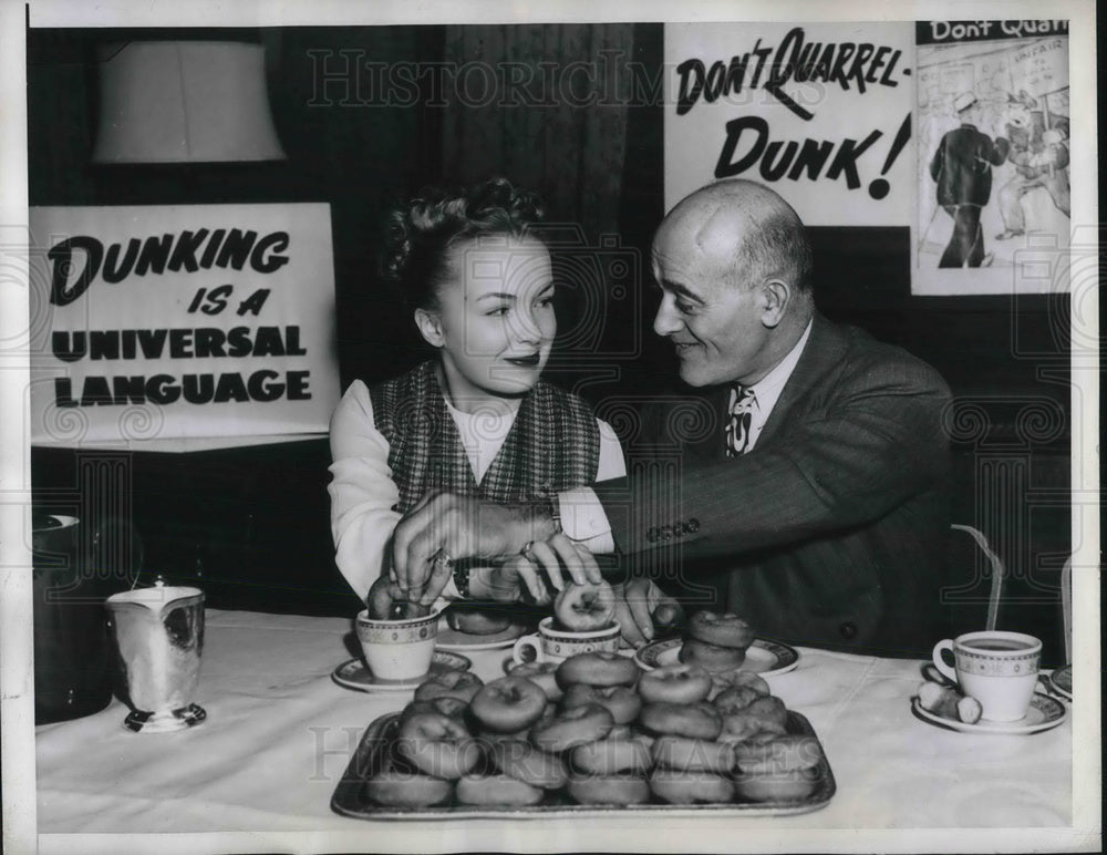 1946 Press Photo Dolores Kindberg And Mr. Lou Schaeffer - neb66867 - Historic Images