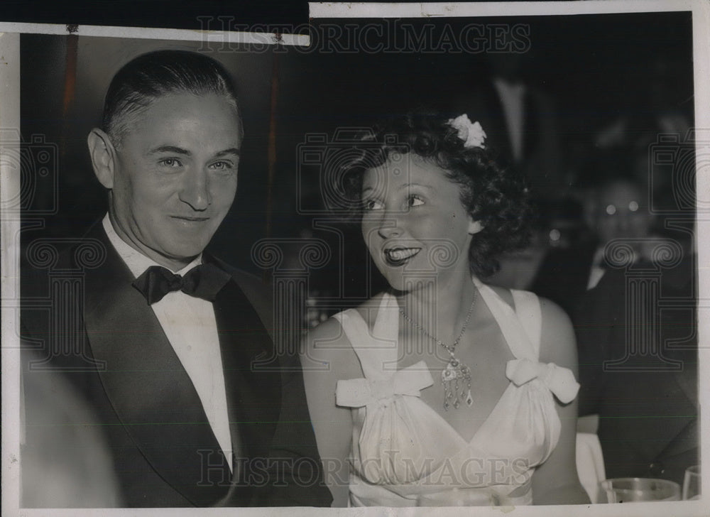 1937 Press Photo Dick Merrill And Mrs. Louise Marks At the Opening Of A Casino- Historic Images