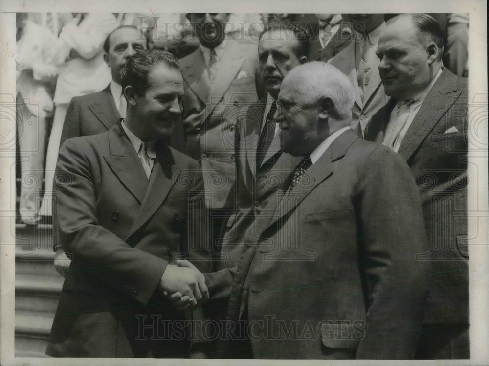 1933 Jimmy Mattern Is Greeted By Mayor John O'Brien In New York City-Historic Images