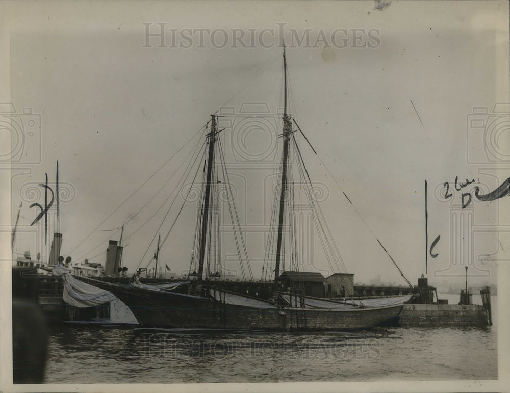 1923 Press Photo Mystery ship with broken mast found by Atlantic Coast Guard-Historic Images