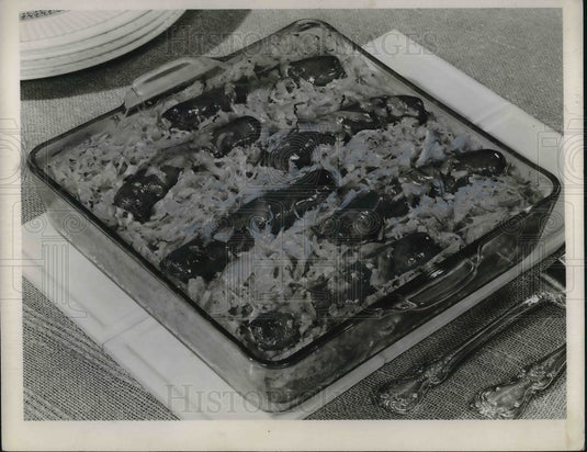 1949 Press Photo Sauerkraut Cheese & Hot Dogs Budget Main Dish - Historic Images