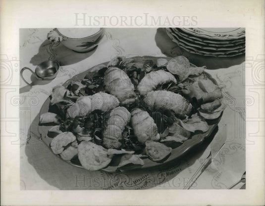 1950 Press Photo South African lobster tails & watercress meal on a table - Historic Images