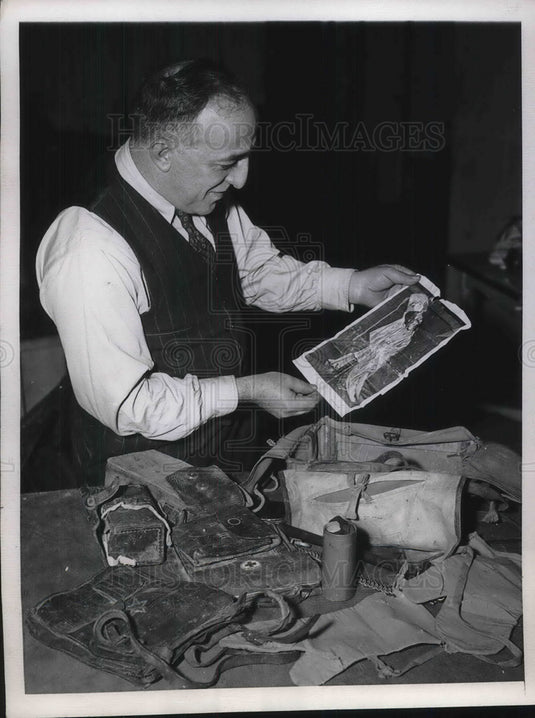 1945 Press Photo SJ Scortt & Japanese pinup sent home to Chicago by son Don- Historic Images