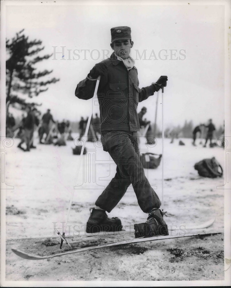 1953 Press Photo US Army recruit on skis at Camp Down - neb67491-Historic Images