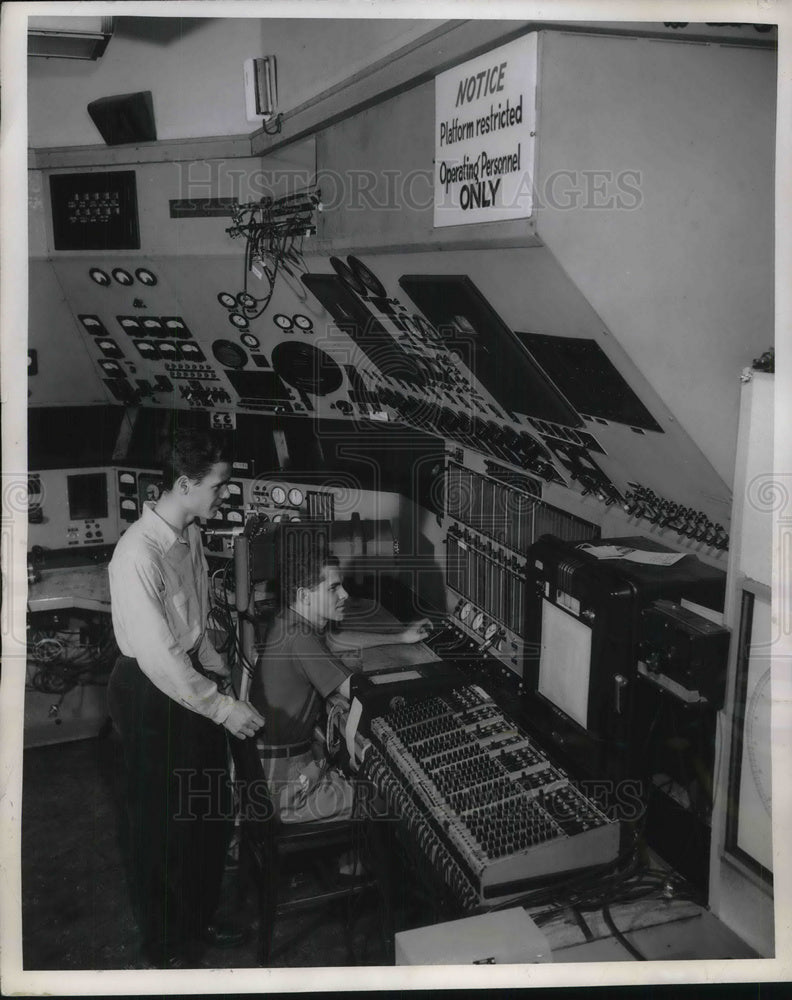 1952 Press Photo 18 year old Paul Messinger sits at control panel of wind tunnel - Historic Images