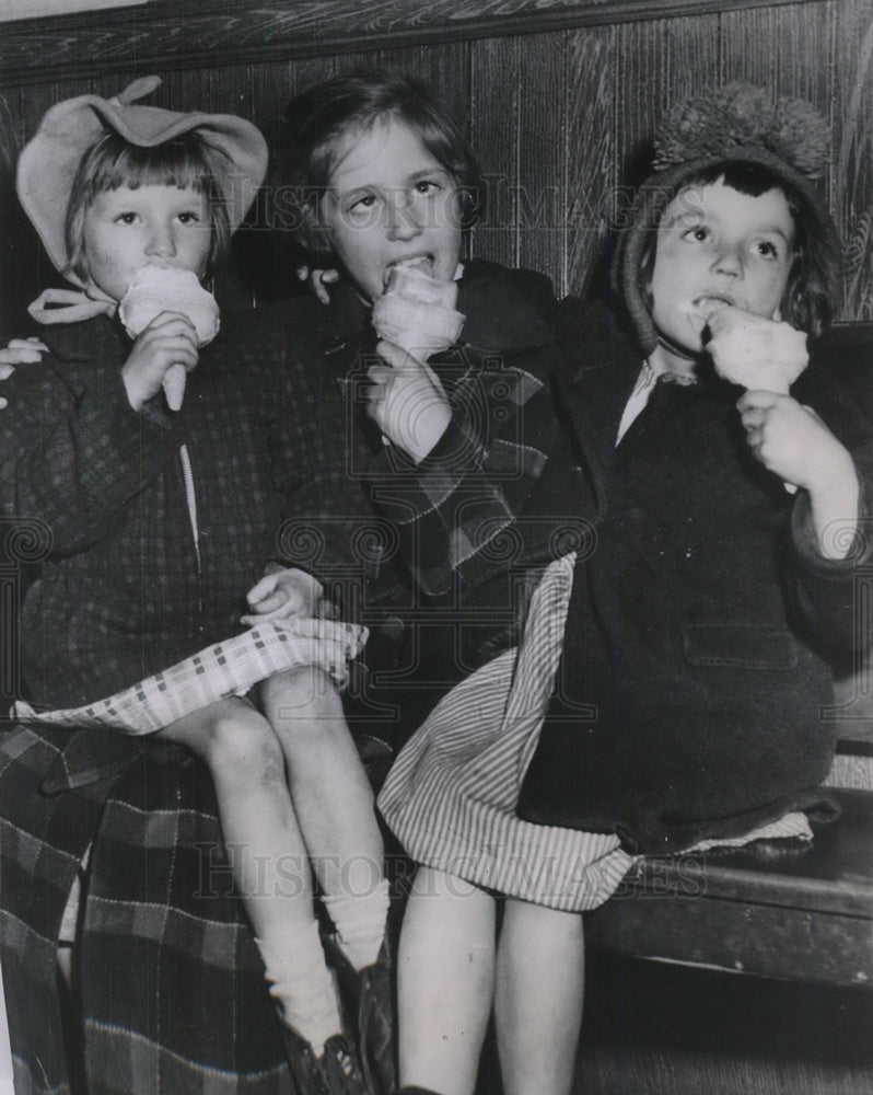 1950 Press Photo Denham Sisters found safe after a overnight visit with a friend - Historic Images