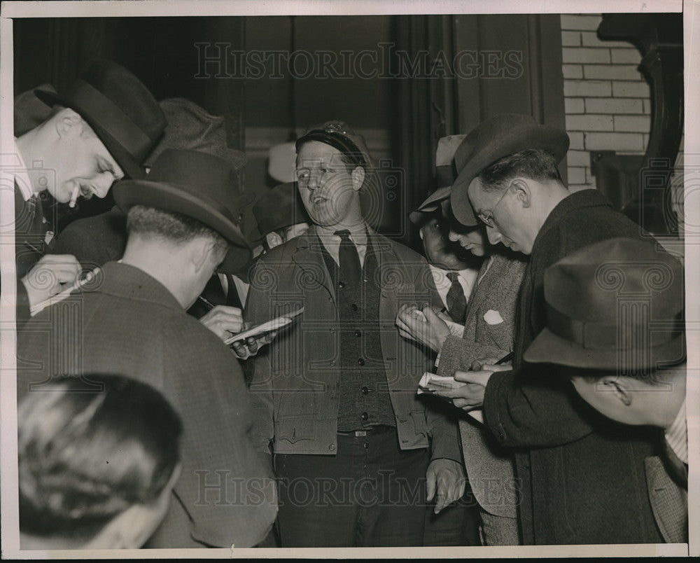 1937 John D Chase bus driver questioned ny NYC police - Historic Images