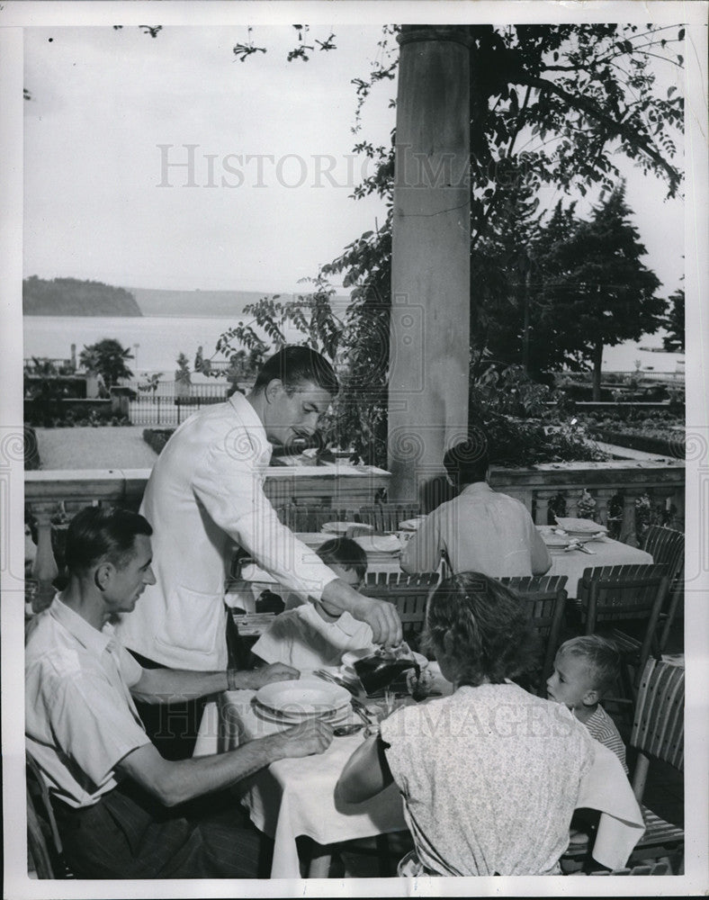 1951 Press Photo Waiter serves family a meal at Yugoslav Resort - Historic Images