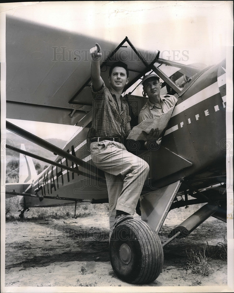 1957 Press Photo Dave Dumo of Syracuse piloted the flying fumigators- Historic Images