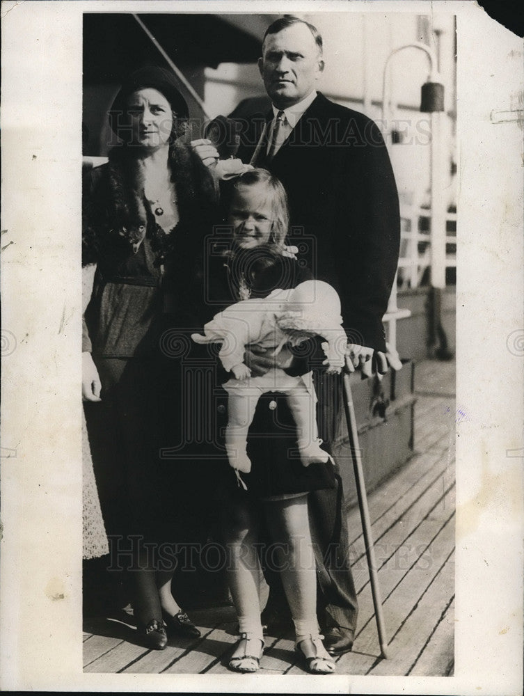 1932 Press Photo Seth Richardson,Assistant U.S. Attorney General with his family - Historic Images