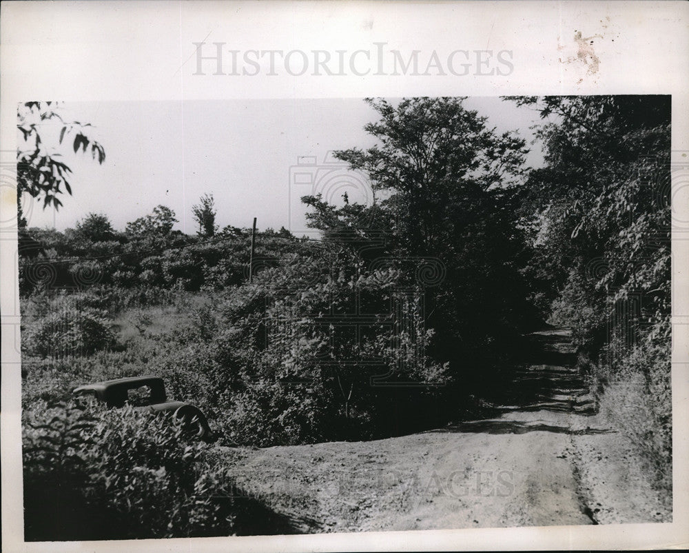 1938 Scene of Caroline Baccos died if a knife wound in the heart - Historic Images