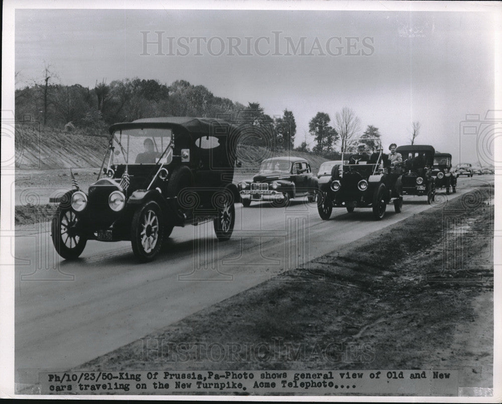 1950 Press Photo General view of Old and New ,cars traveling on the new Turnpike - Historic Images