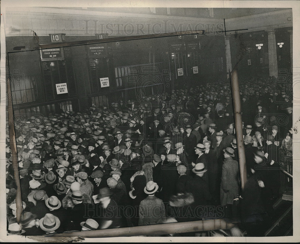 1930 Press Photo Chicago Commuters marooned by Chicago blizzard - Historic Images