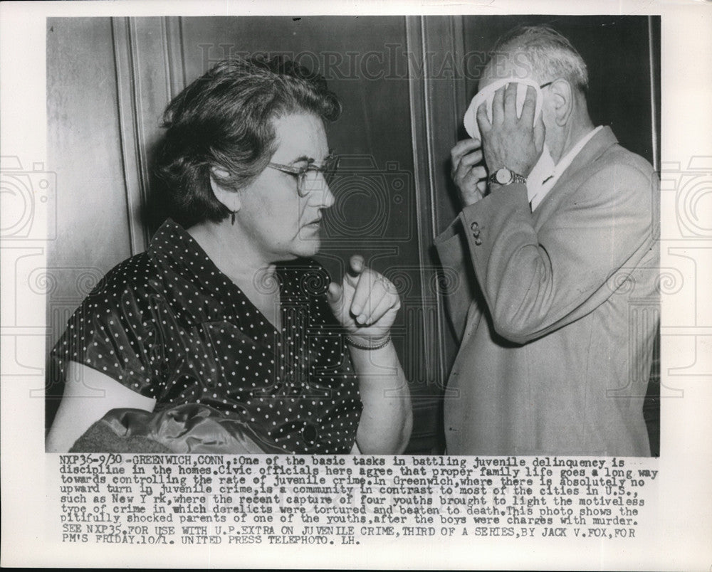 1954 Press Photo Pitifully shocked parents of two youths charged with murder - Historic Images