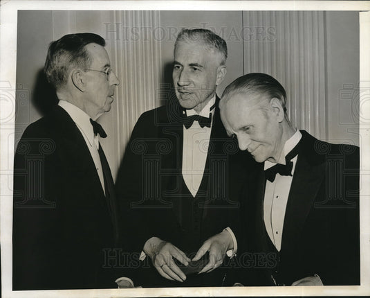 1942 Press Photo Winners of Nobel Peace Prizes Anniversary Dinner - Historic Images