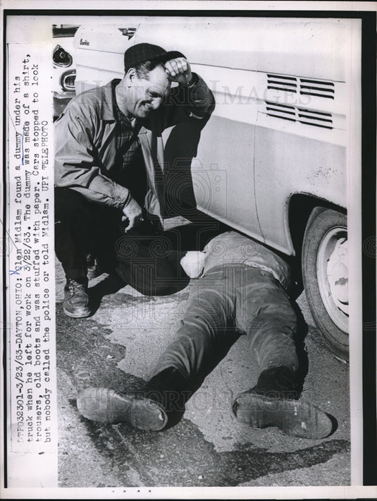 1969 Press Photo Glen Midlam Found A Dummy Under His Truck - neb68759 - Historic Images
