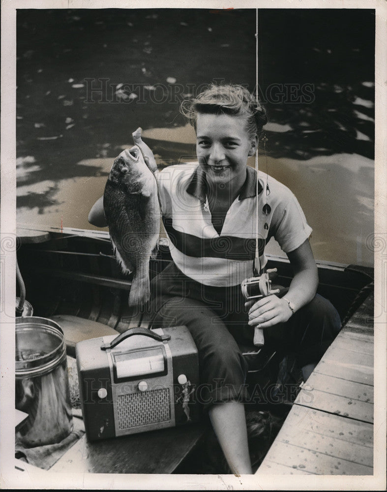 1950 Henrietta Krywy Age 18 Displays Her Catch Gordon Park Boathouse-Historic Images