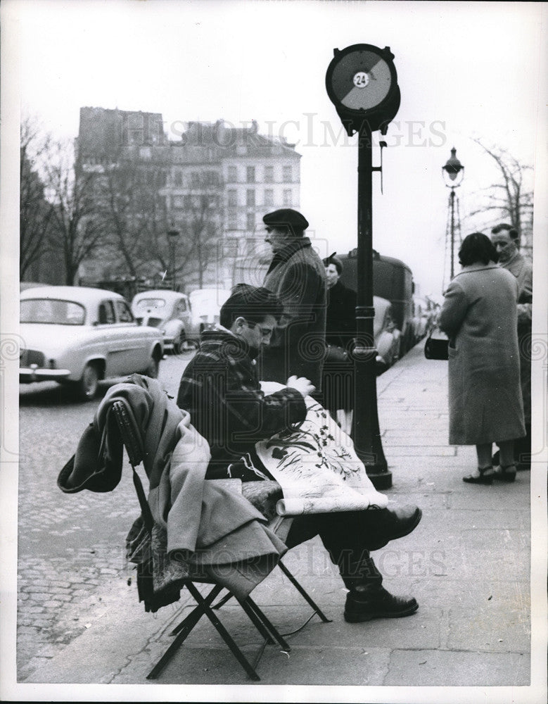 1957 Press Photo Paris man embroiders as he waits for the bus-Historic Images