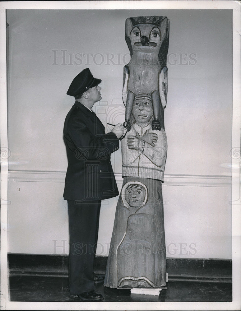 1957 Press Photo Eight Foot Tall Totem Pole on Pavement in San Francisco - Historic Images